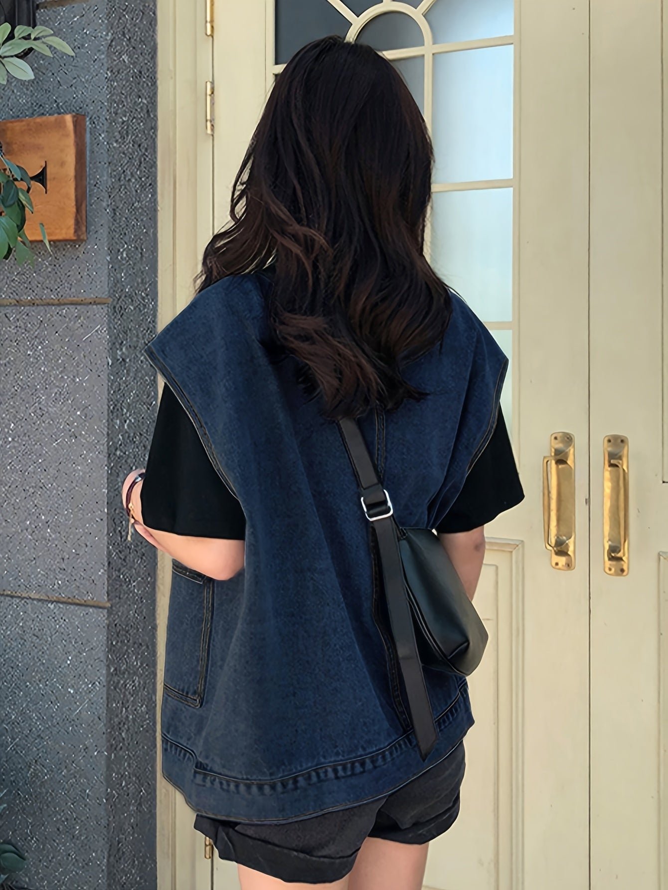 Women's Sleeveless Denim Jacket, Solid Color Turn-Down Collar, Loose Fit, Single-Breasted Casual Versatile Street Style Jean Outerwear for Spring/Summer